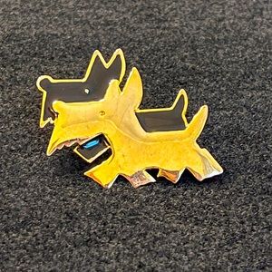 Vintage Ladies Enamel and Gold Tone Pair of Scottish Terrier Dog Brooch